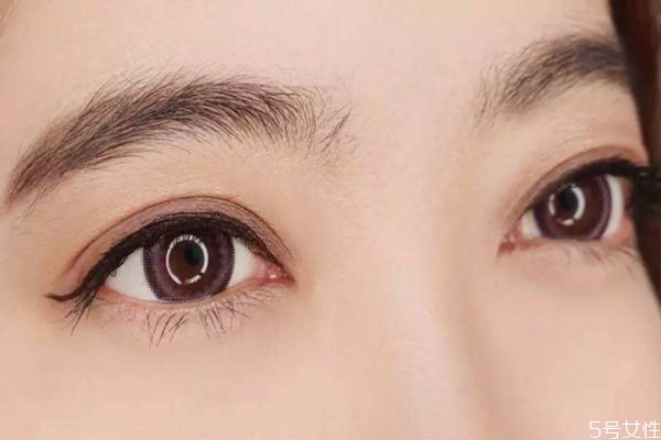 戴美瞳老是眨眼怎么办，美瞳滑片一般会滑到哪