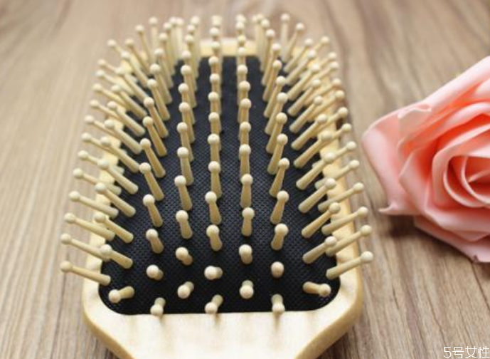 气垫梳和普通梳子有什么区别，气垫梳有什么作用