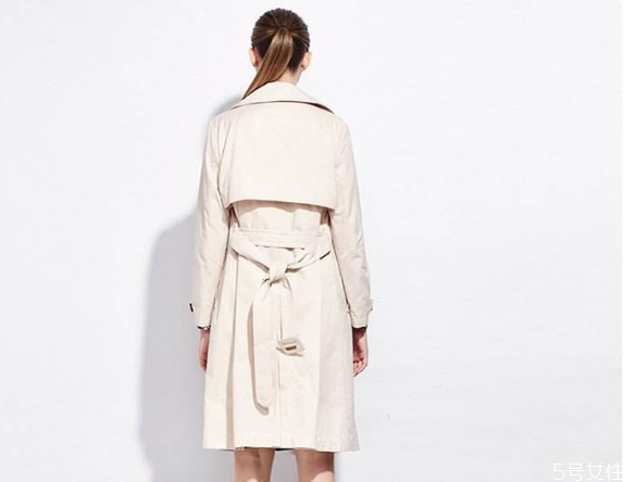 风衣后面的一块布叫什么，风衣后面的腰带怎么系