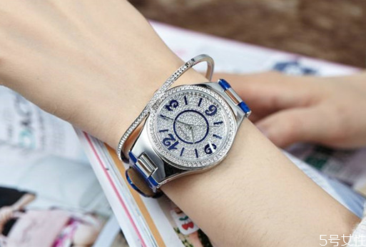 蒂玮娜手表什么档次，蒂玮娜手表怎么保养