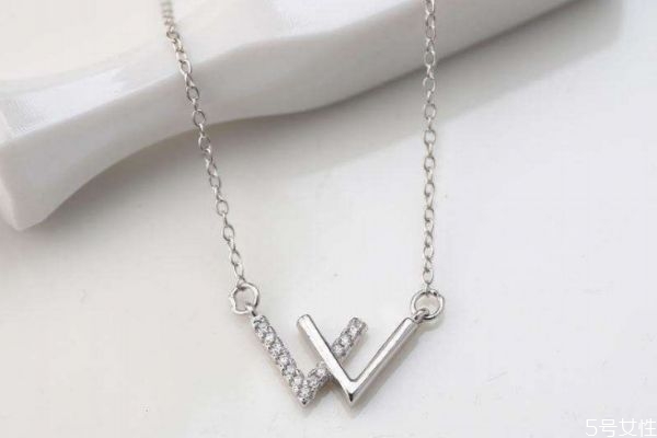 银项链为什么会变黑怎么办，银项链为什么会变黄