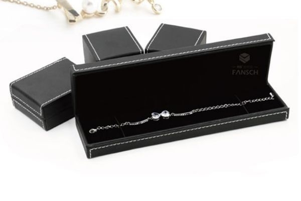 项链怎么放在项链盒里，项链怎么存放