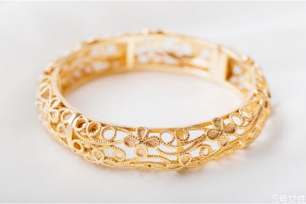 黄金上有划痕怎么去除，黄金饰品出现划痕怎么办