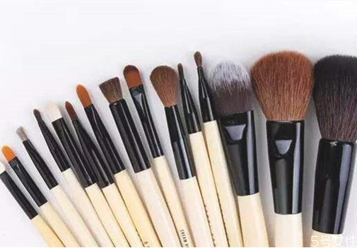 化妆刷有哪几种，新手需要常备6种化妆刷