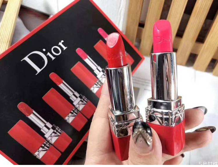 迪奥红管口红怎么辨别真假，迪奥红管和黑管有什么不一样