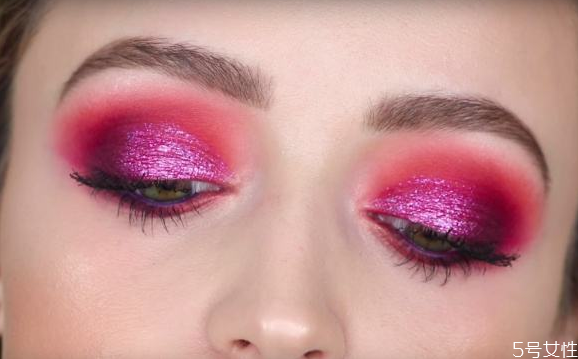 亮片眼影干了怎么办，眼影亮片怎么粘上去