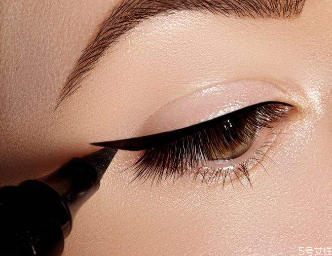 眼线笔干了放水里泡多久，眼线笔笔尖干了怎么办