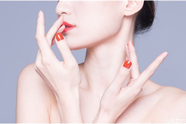 指甲油涂多久要卸掉，指甲油多久涂一次好