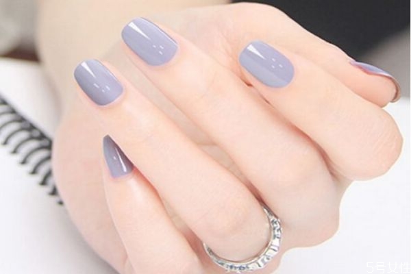 美甲多久卸掉比较好，美甲做了多久就要卸