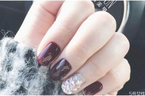 指甲怎么涂好看步骤，正确涂甲油的步骤