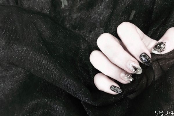 美甲适合多大年龄做，十岁的儿童可以做美甲吗