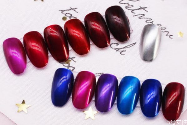 指甲油可以烤美甲灯吗，普通指甲油可以照灯吗