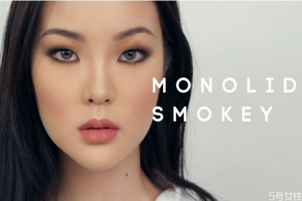 画烟熏妆需要什么化妆品，画烟熏妆的工具