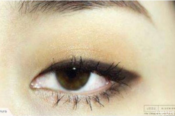 上班族的烟熏妆怎样画，适合上班族的烟熏妆