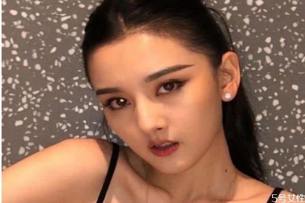 什么样的风格适合烟熏妆，适合烟熏妆的女生