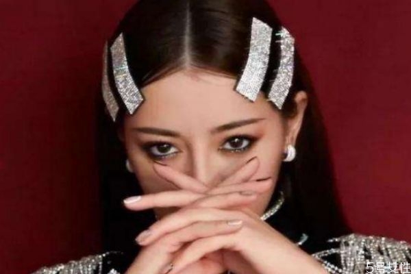 烟熏妆有哪几个特点，烟熏妆适合什么场合