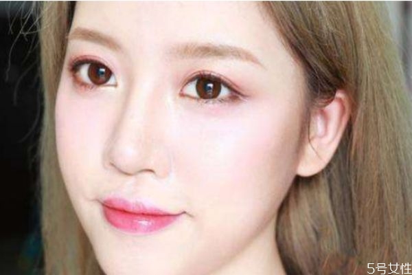 化妆淡妆需要哪些东西，普通淡妆的顺序