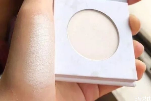 淡妆打高光会很夸张吗，高光往哪里涂好看