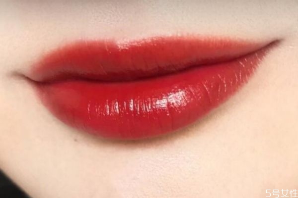 黄皮女生适合什么口红，黄皮女生的救星