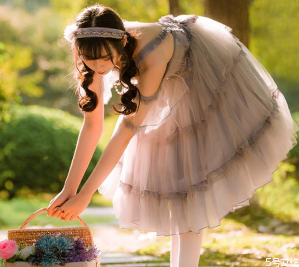 穿lolita一定要化妆吗，穿lolita出街注意事项