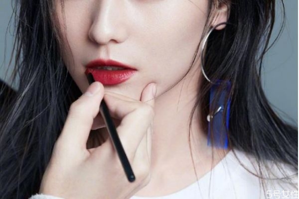 黄皮女生怎么选口红，黄皮素颜必入的口红