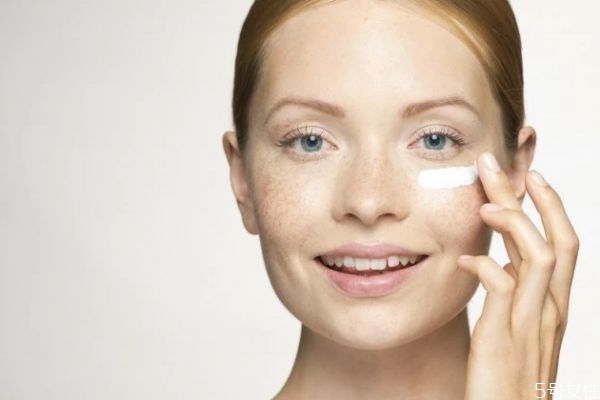 补涂防晒霜要注意什么，防晒霜补涂是直接涂吗