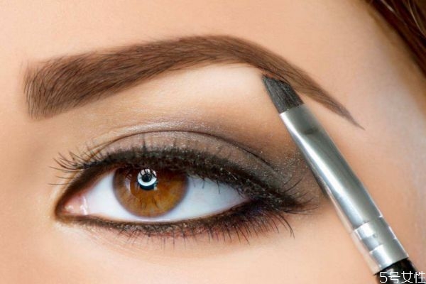 新手使用眉粉好还是眉笔，新手该怎么挑选眉笔