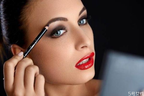 染发后眉笔颜色要不要换，眉笔哪个颜色最自然