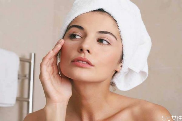 晚上护肤有什么要注意的，晚上护肤用什么护肤品