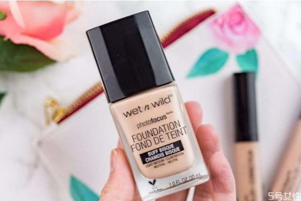 油皮毛孔大用哪款粉底液，油皮适合的粉底液推荐