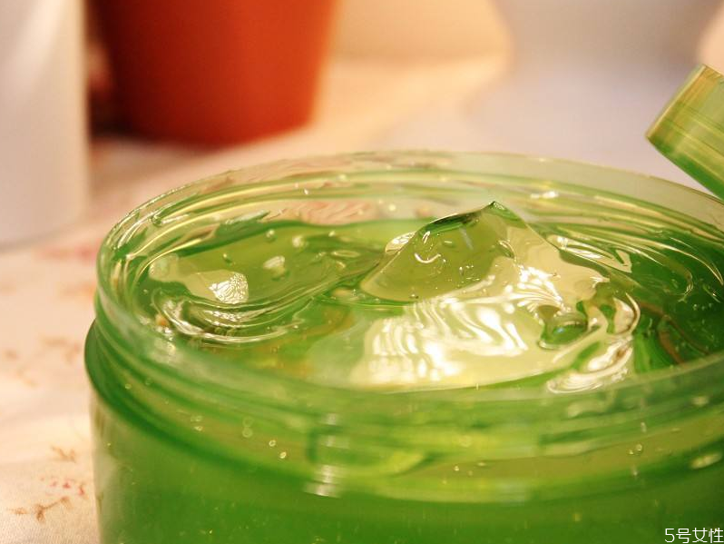芦荟胶用久脸会变黑吗，芦荟胶擦脸越擦越黑怎么补救