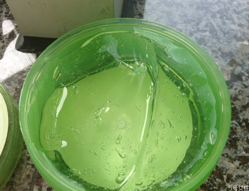 维e芦荟胶涂完要洗吗，维e和芦荟胶可以天天敷吗