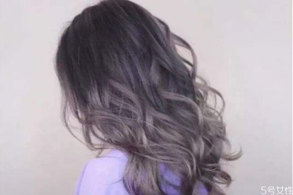 是不是染发当天不显色，染发时间越久越显色吗