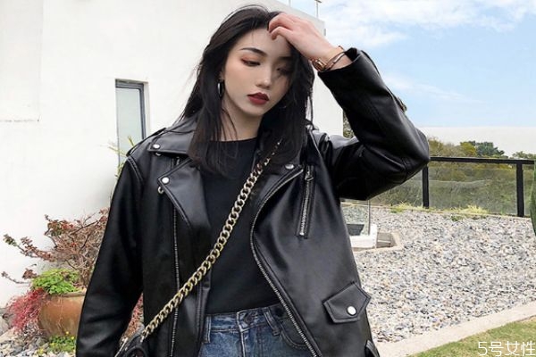 皮衣皱了挂多久可以好，皮衣味道大如何除味