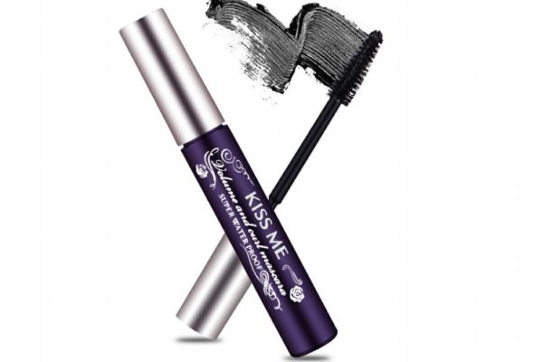 棕色睫毛膏配什么眼影，棕色睫毛膏配什么发色