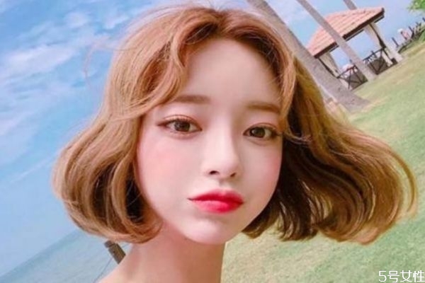 窄额头适合什么刘海，额头窄的人适合留刘海吗