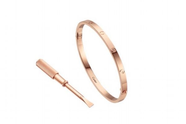 卡地亚手镯买黄金还是玫瑰金，卡地亚手镯最畅销颜色