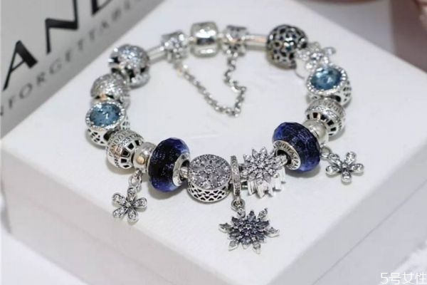 潘多拉手链会褪色吗，潘多拉手链能戴着洗澡吗