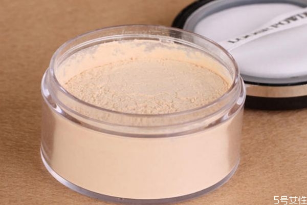 粉底液后几分钟用散粉，粉底液涂完立马定妆吗