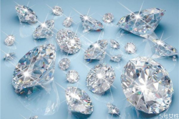 裸钻的价格由什么决定，裸钻和成品钻戒的区别
