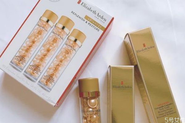 雅顿金胶和小棕瓶能一起用吗，雅顿时空胶囊和小棕瓶对比