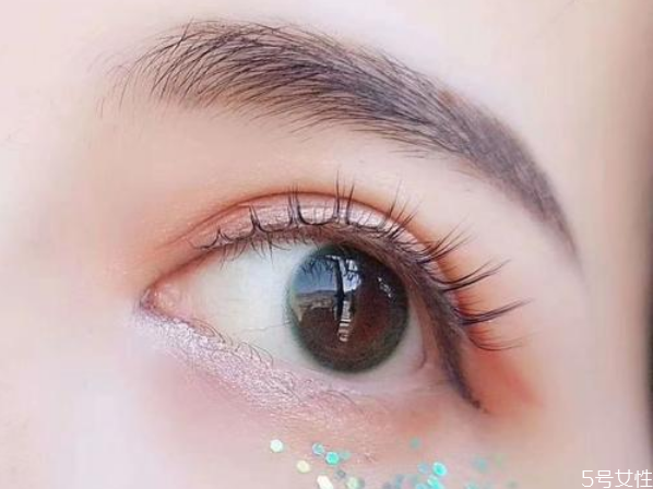 忘记带美瞳盒怎么办，没带护理液可以用什么代替