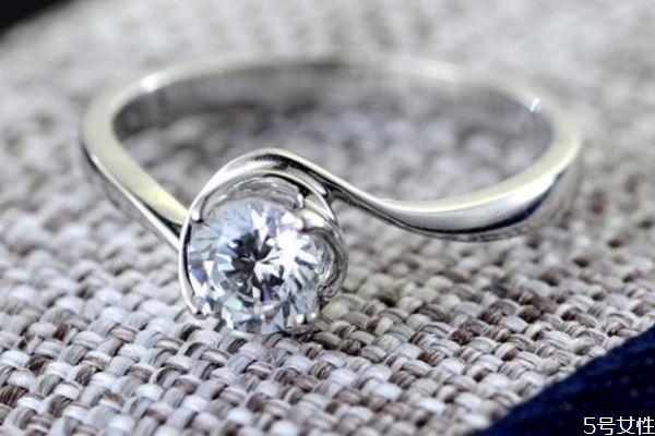 铂金戒指怎么保养，买铂金戒指注意什么
