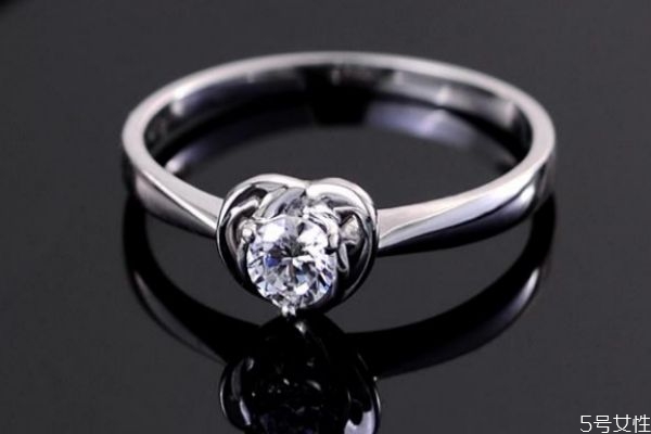 莫桑钻的价格多少钱，国产莫桑石和美国莫桑石的区别