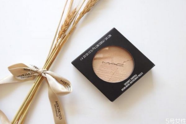 mac生姜高光是什么质地，mac生姜高光怎么用