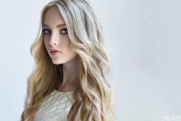 头发前面很多小碎发怎么办，前额碎头发的巧妙处理