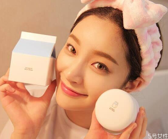 素颜霜可以用清水洗掉吗，素颜霜会不会伤害皮肤