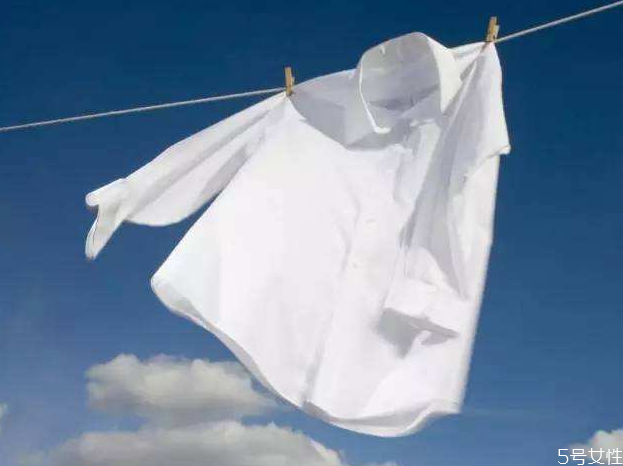 衣服要不要反过来晒，正确姿势来了