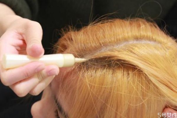 漂过的头发染黑多久掉色，漂过的头发一般多久褪色