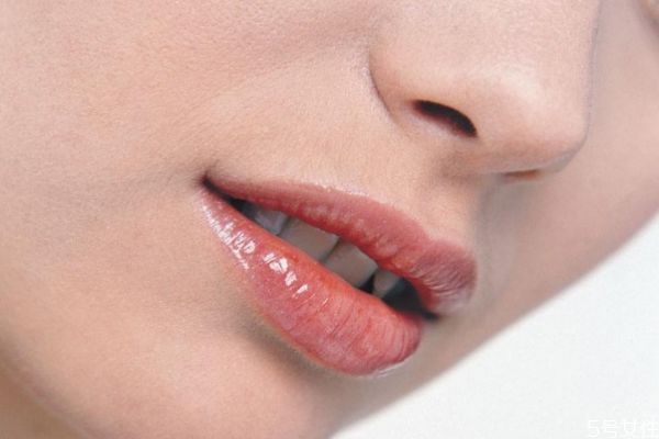 嘴巴起皮怎么办，如何去除唇部的死皮